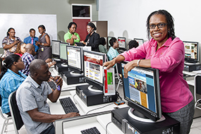 Dr. Paulette Kerr and students in lab