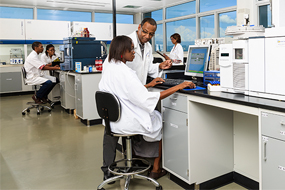 Students in the Main Toxicology Instrument Room