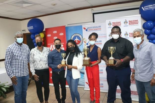 Left to Right: Wayne Sutherland (Director, JMMB Group), Professor Jennifer Bailey, (Assistant Professor Babson College) , Stuart Payne and Cereta McDougall, 3RD Place Winners, Kristen Gyles, 1st Place Winner, Nkrumah Fong, 2nd Place Winner and Douglas Lindo, (Chairman, Vincent HoSang Entrepreneurship Programme).